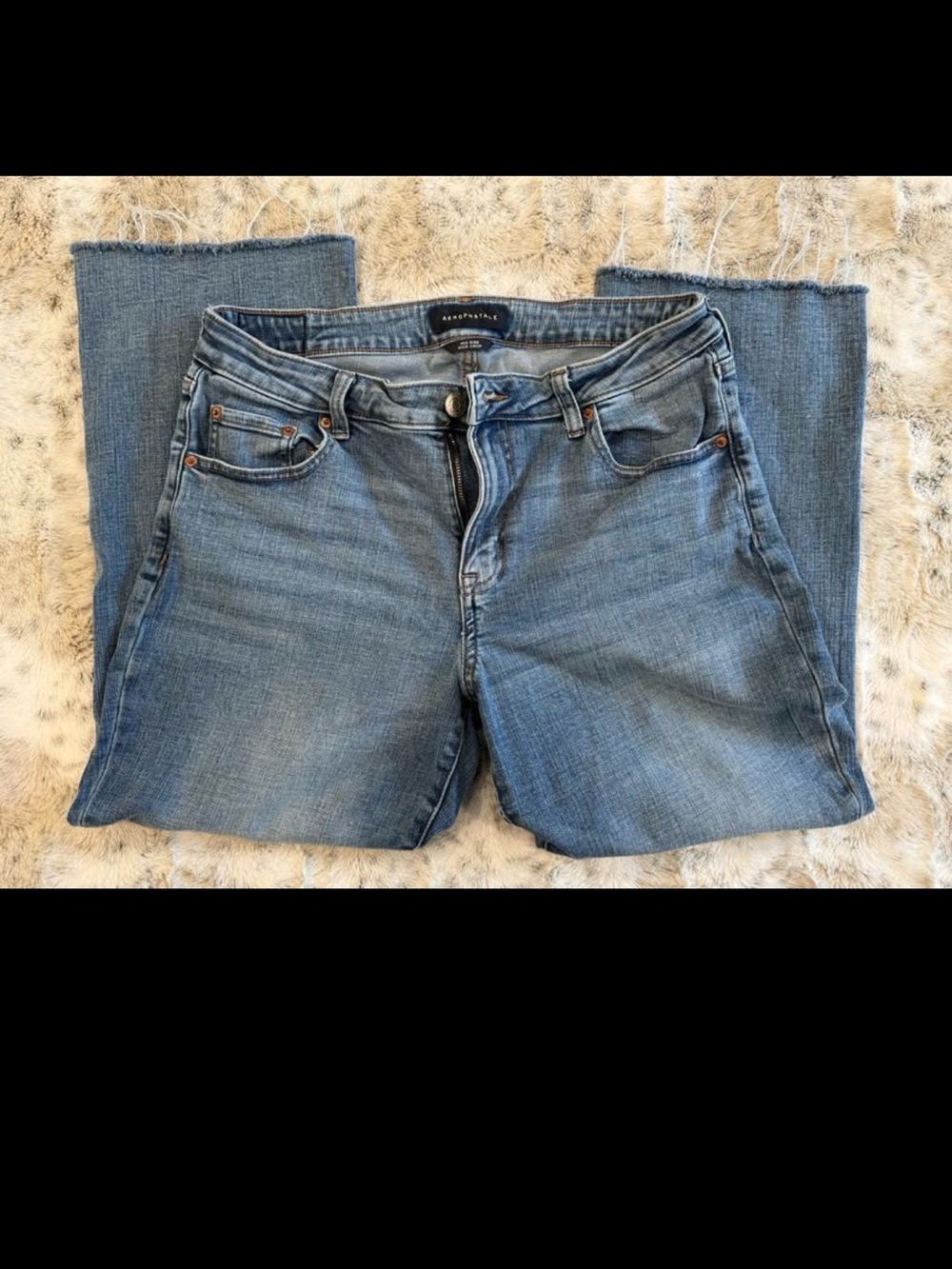 Aeropostale Kick Crop Jeans Size 14 Mid Rise Raw Frayed Hem Blue Wash